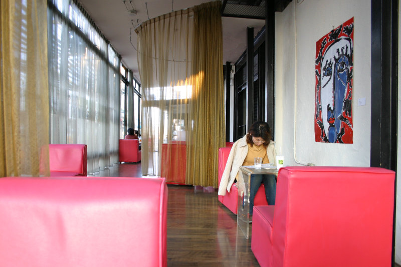台中20號倉庫藝術特區藝術村2003年至2006年加崙工作室(大開劇團)時期咖啡廳夕陽景緻攝影照片10